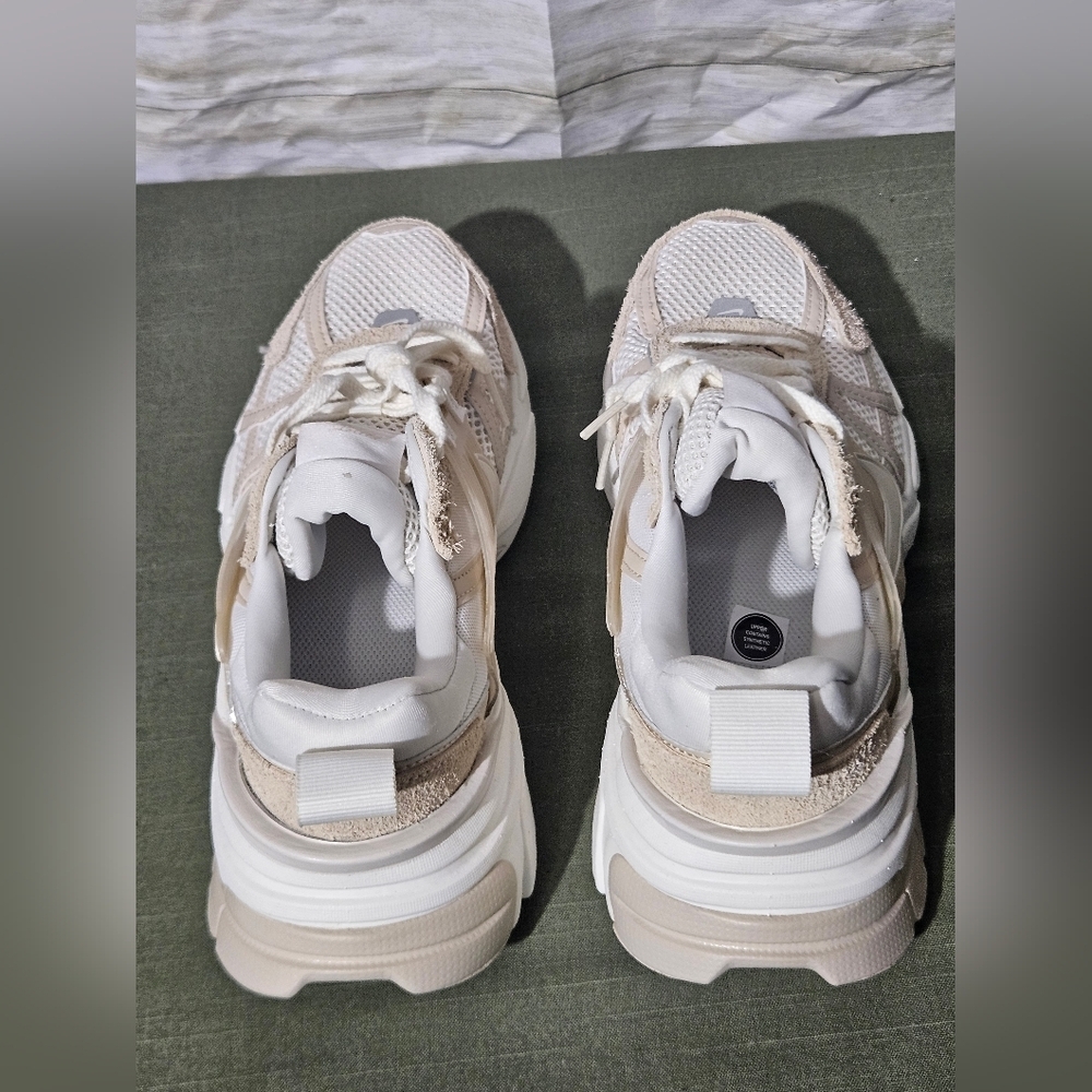 Nike Women's Cream and White Sneakers Size 9.5 - Picture 7 of 11